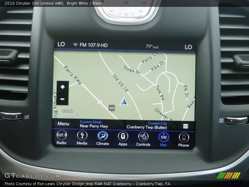 Bright White / Black 2019 Chrysler 300 Limited AWD