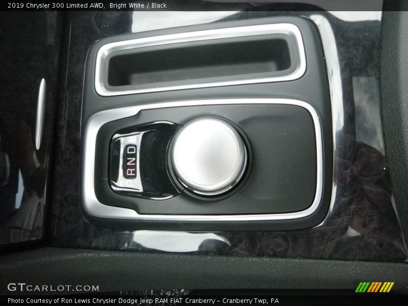 Bright White / Black 2019 Chrysler 300 Limited AWD