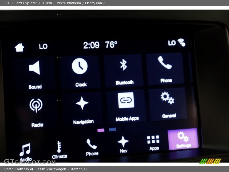 White Platinum / Ebony Black 2017 Ford Explorer XLT 4WD