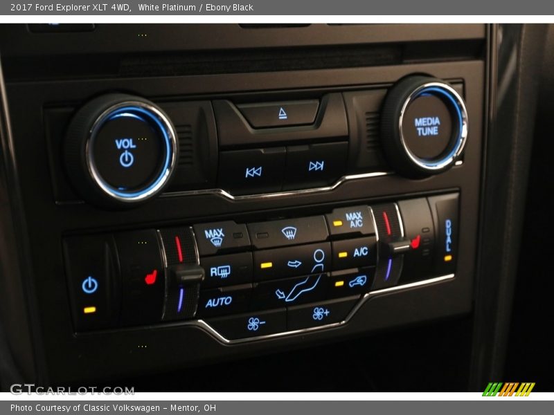 White Platinum / Ebony Black 2017 Ford Explorer XLT 4WD