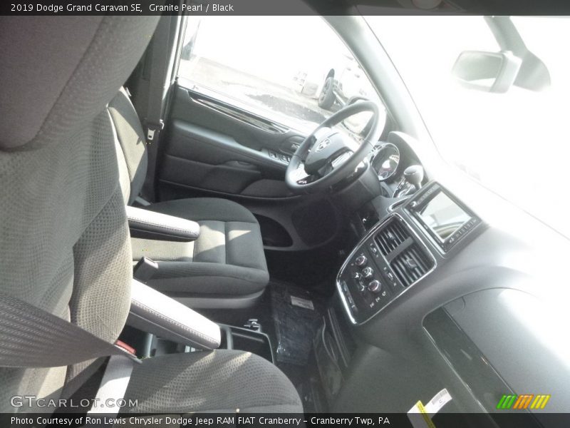 Granite Pearl / Black 2019 Dodge Grand Caravan SE
