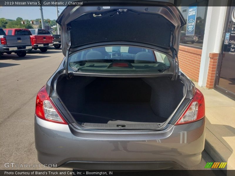 Gun Metallic / Charcoal 2019 Nissan Versa S