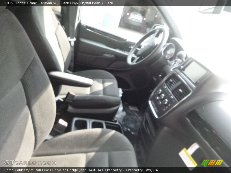 Black Onyx Crystal Pearl / Black 2019 Dodge Grand Caravan SE
