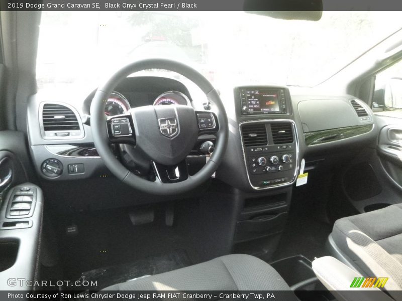 Black Onyx Crystal Pearl / Black 2019 Dodge Grand Caravan SE