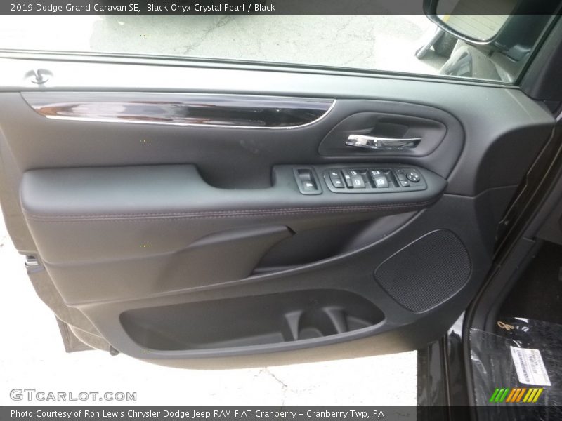 Black Onyx Crystal Pearl / Black 2019 Dodge Grand Caravan SE