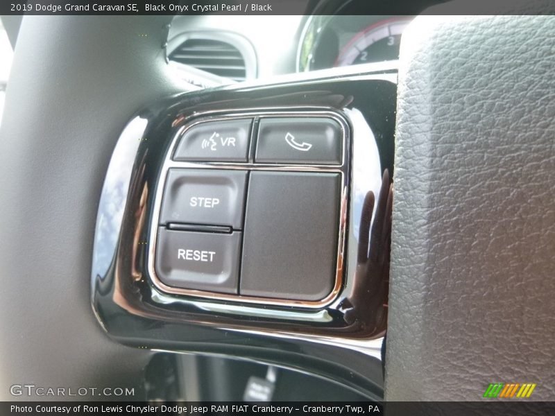 Black Onyx Crystal Pearl / Black 2019 Dodge Grand Caravan SE