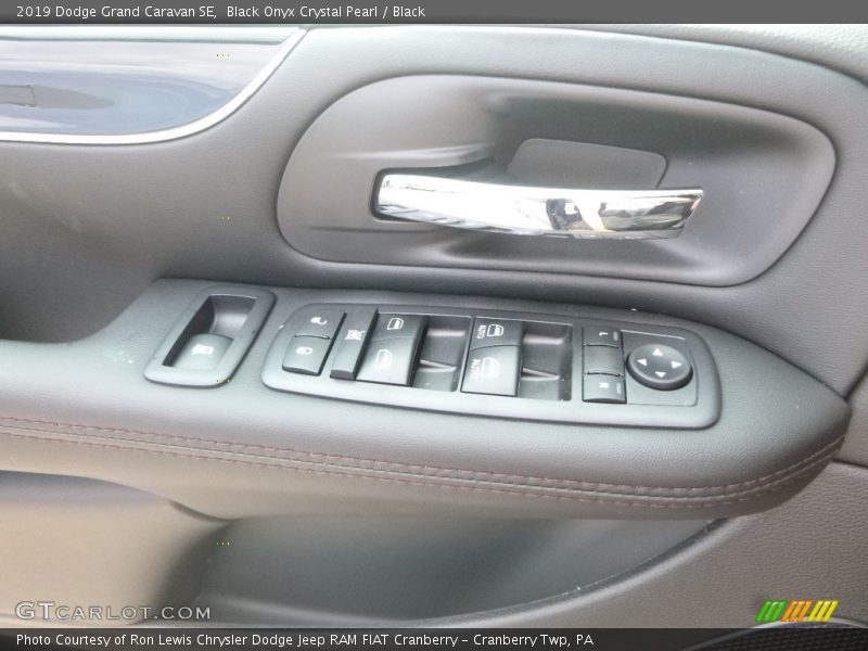 Black Onyx Crystal Pearl / Black 2019 Dodge Grand Caravan SE