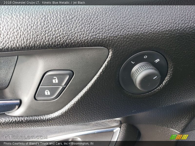 Kinetic Blue Metallic / Jet Black 2018 Chevrolet Cruze LT
