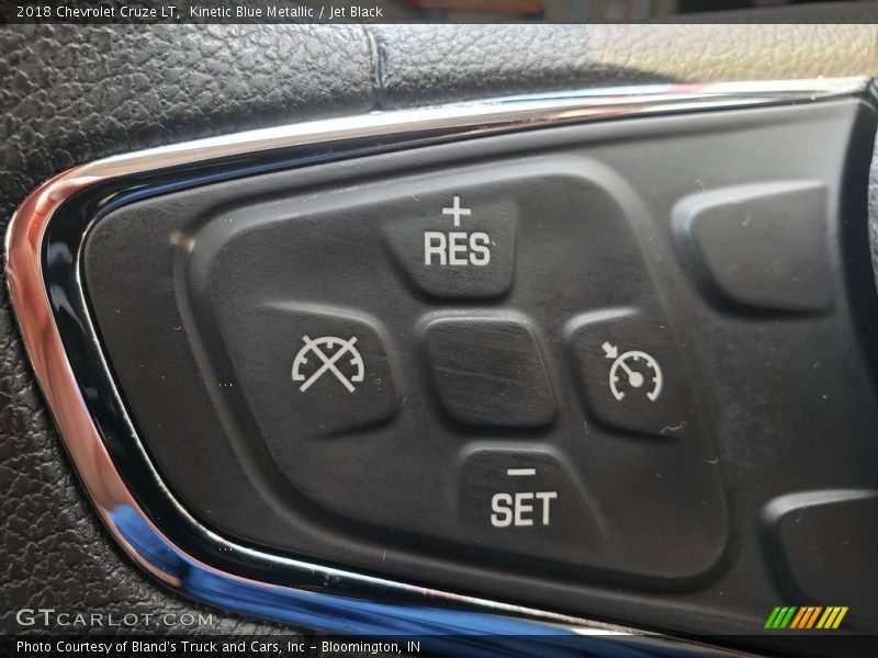 Kinetic Blue Metallic / Jet Black 2018 Chevrolet Cruze LT