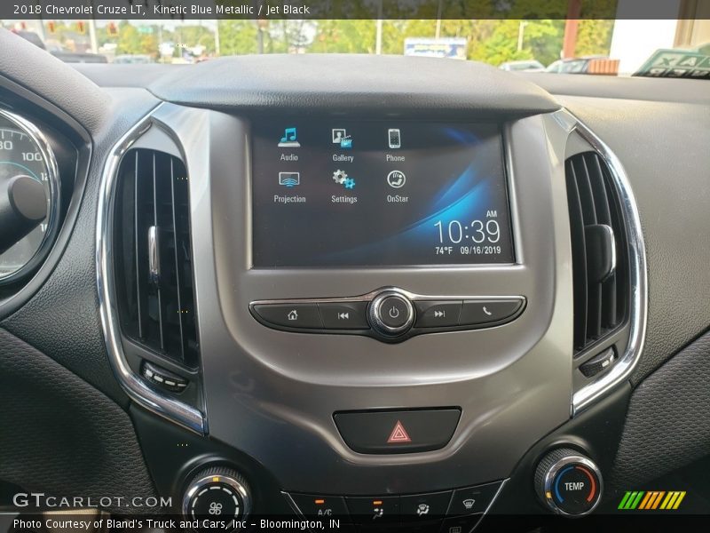 Kinetic Blue Metallic / Jet Black 2018 Chevrolet Cruze LT