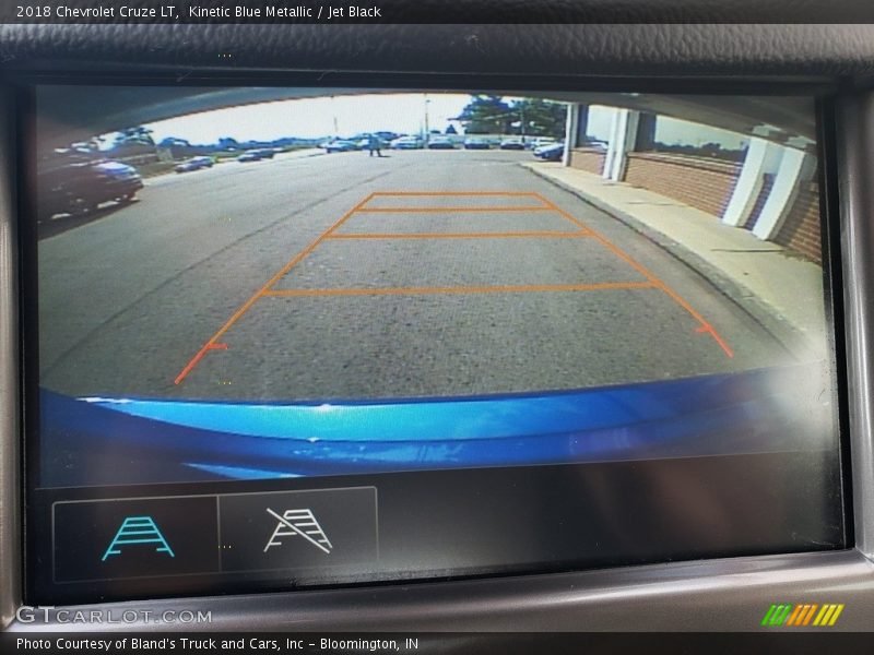 Kinetic Blue Metallic / Jet Black 2018 Chevrolet Cruze LT