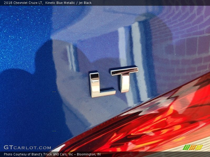 Kinetic Blue Metallic / Jet Black 2018 Chevrolet Cruze LT