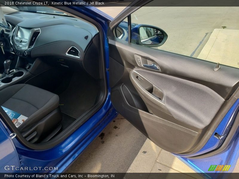 Kinetic Blue Metallic / Jet Black 2018 Chevrolet Cruze LT