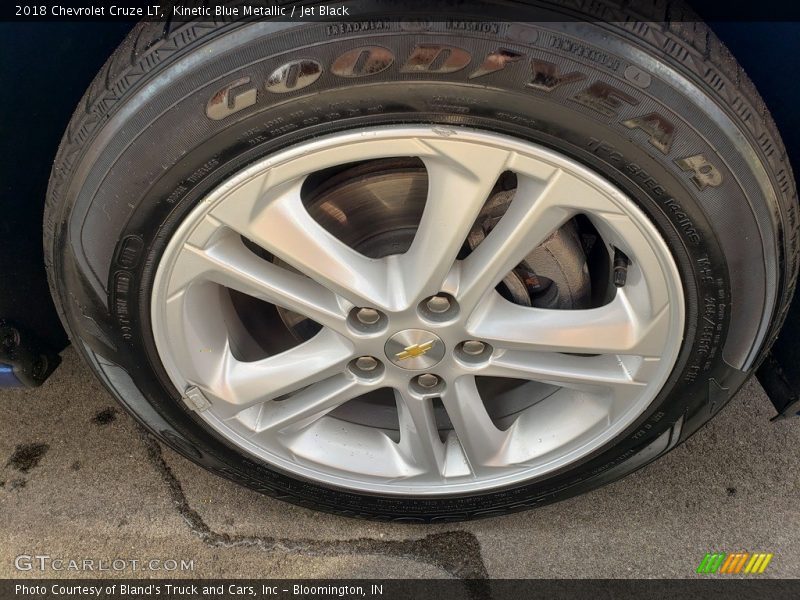 Kinetic Blue Metallic / Jet Black 2018 Chevrolet Cruze LT