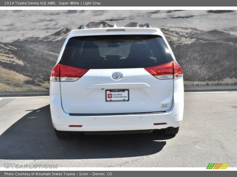 Super White / Light Gray 2014 Toyota Sienna XLE AWD