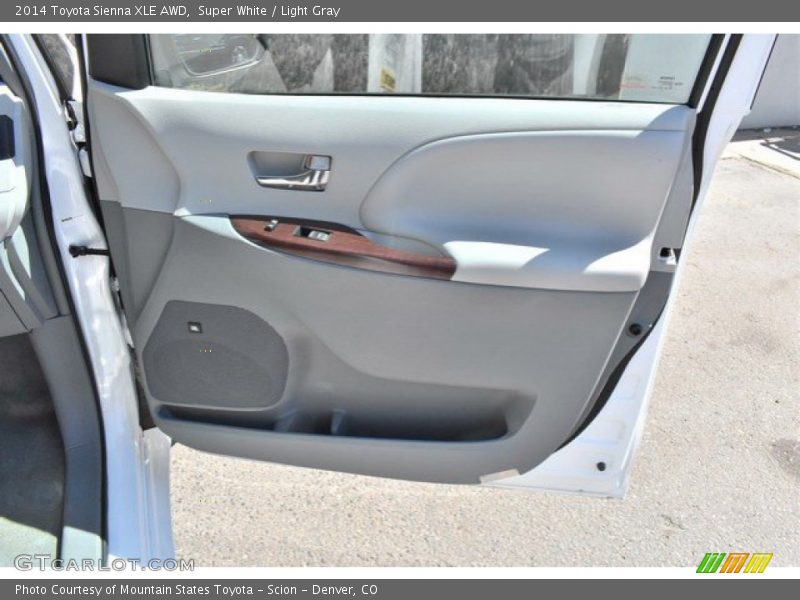 Super White / Light Gray 2014 Toyota Sienna XLE AWD