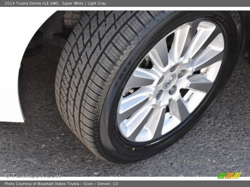 Super White / Light Gray 2014 Toyota Sienna XLE AWD