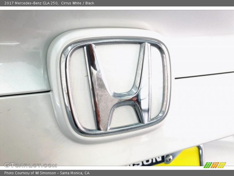 Cirrus White / Black 2017 Mercedes-Benz GLA 250