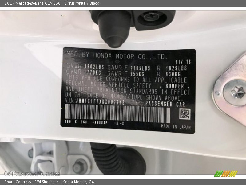 Cirrus White / Black 2017 Mercedes-Benz GLA 250