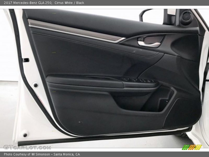 Cirrus White / Black 2017 Mercedes-Benz GLA 250