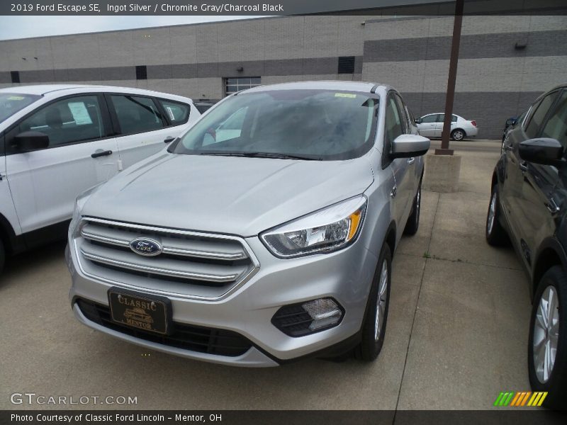 Ingot Silver / Chromite Gray/Charcoal Black 2019 Ford Escape SE