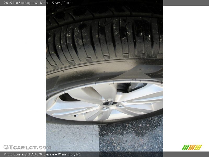 Mineral Silver / Black 2019 Kia Sportage LX