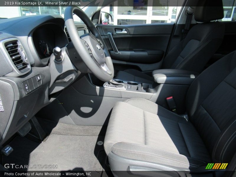 Mineral Silver / Black 2019 Kia Sportage LX