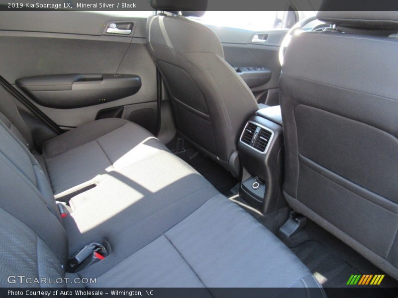Mineral Silver / Black 2019 Kia Sportage LX