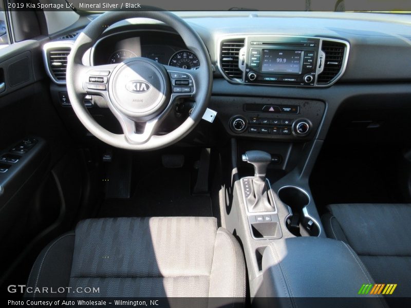 Mineral Silver / Black 2019 Kia Sportage LX