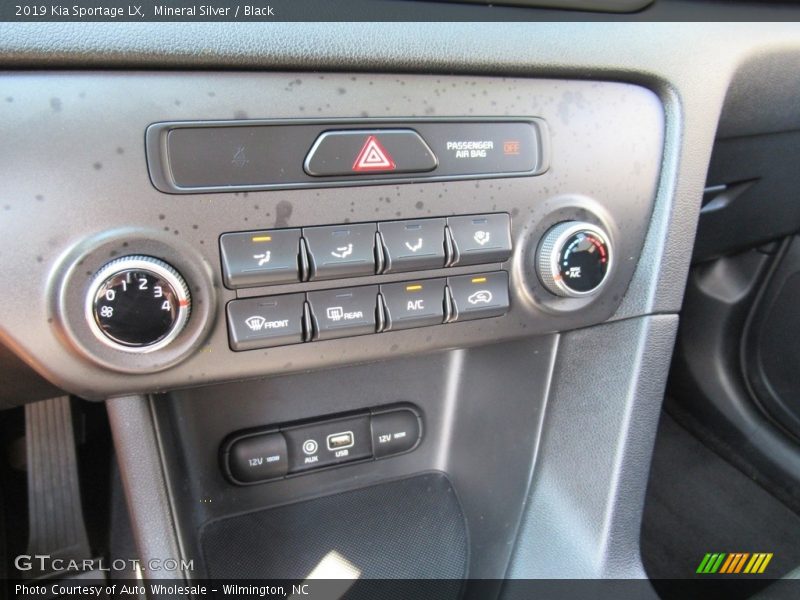 Mineral Silver / Black 2019 Kia Sportage LX