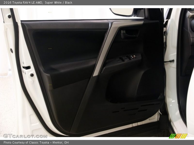 Super White / Black 2016 Toyota RAV4 LE AWD