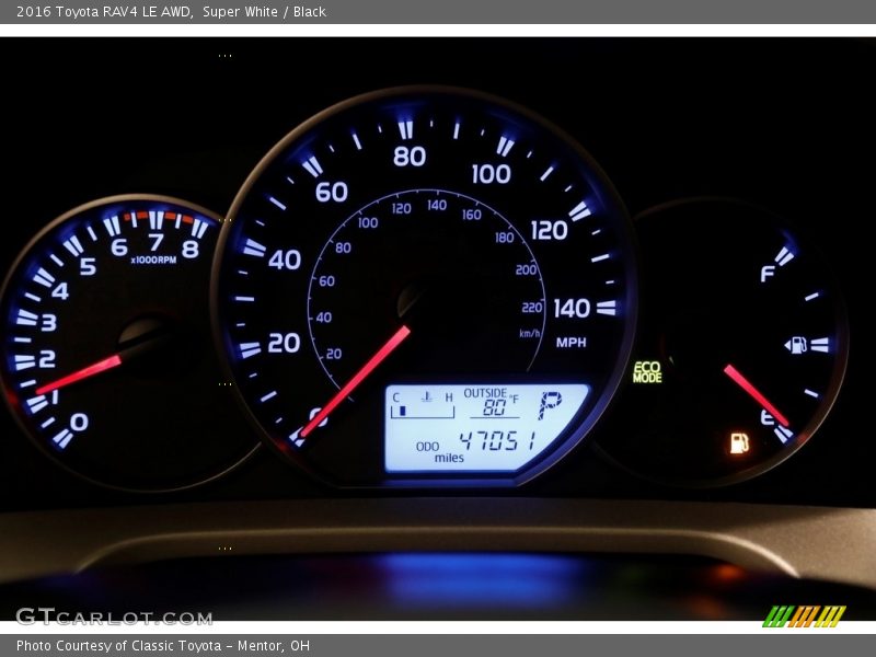Super White / Black 2016 Toyota RAV4 LE AWD