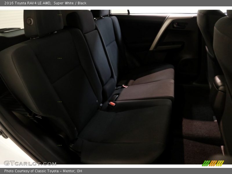 Super White / Black 2016 Toyota RAV4 LE AWD