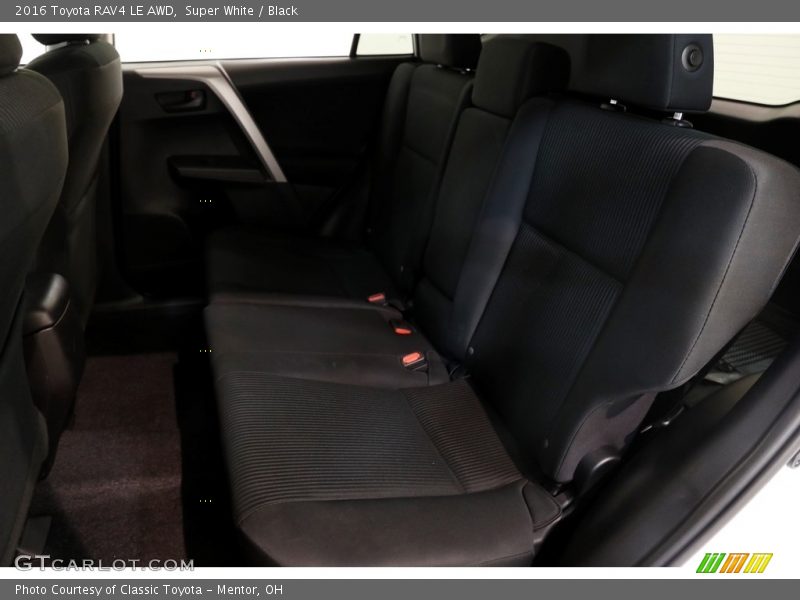 Super White / Black 2016 Toyota RAV4 LE AWD