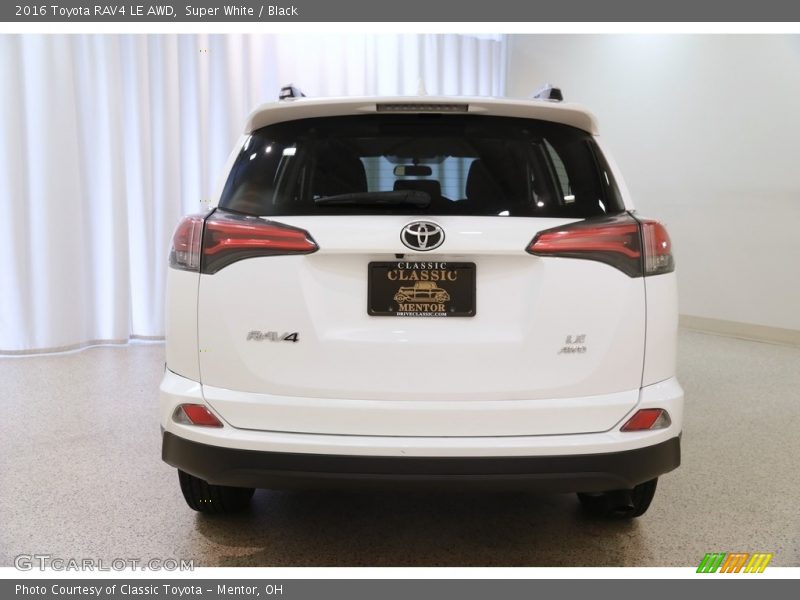 Super White / Black 2016 Toyota RAV4 LE AWD