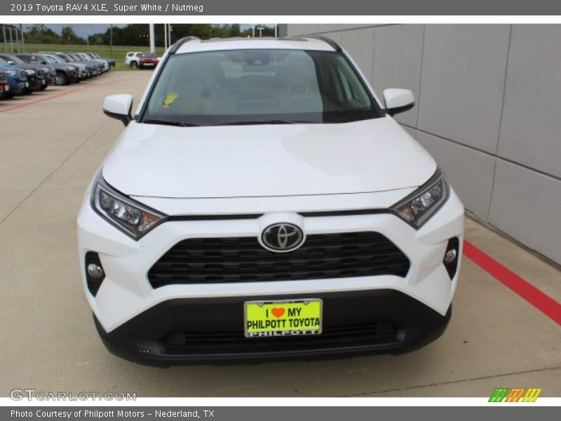 Super White / Nutmeg 2019 Toyota RAV4 XLE