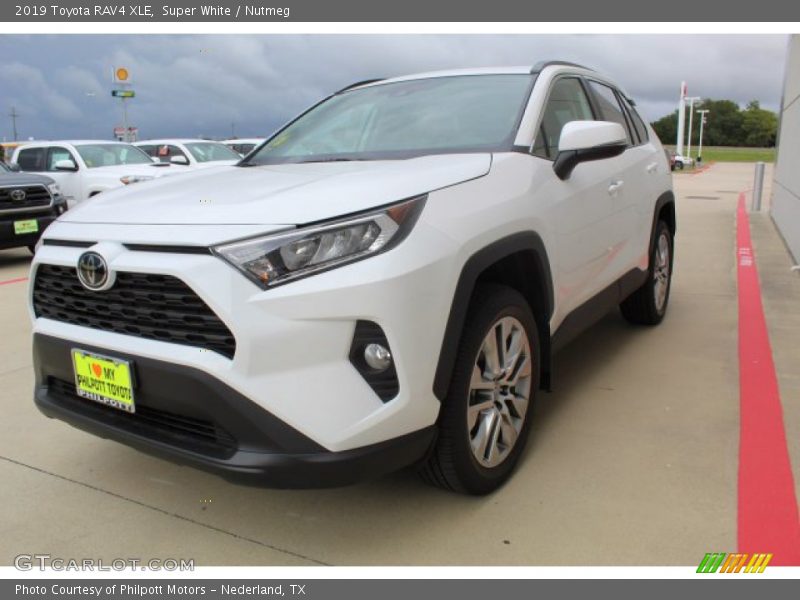 Super White / Nutmeg 2019 Toyota RAV4 XLE