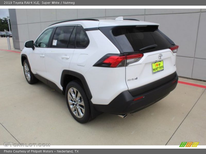 Super White / Nutmeg 2019 Toyota RAV4 XLE