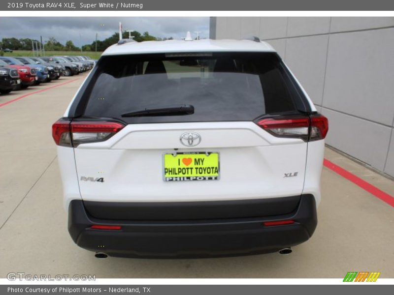 Super White / Nutmeg 2019 Toyota RAV4 XLE