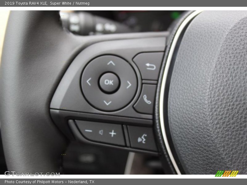 Super White / Nutmeg 2019 Toyota RAV4 XLE