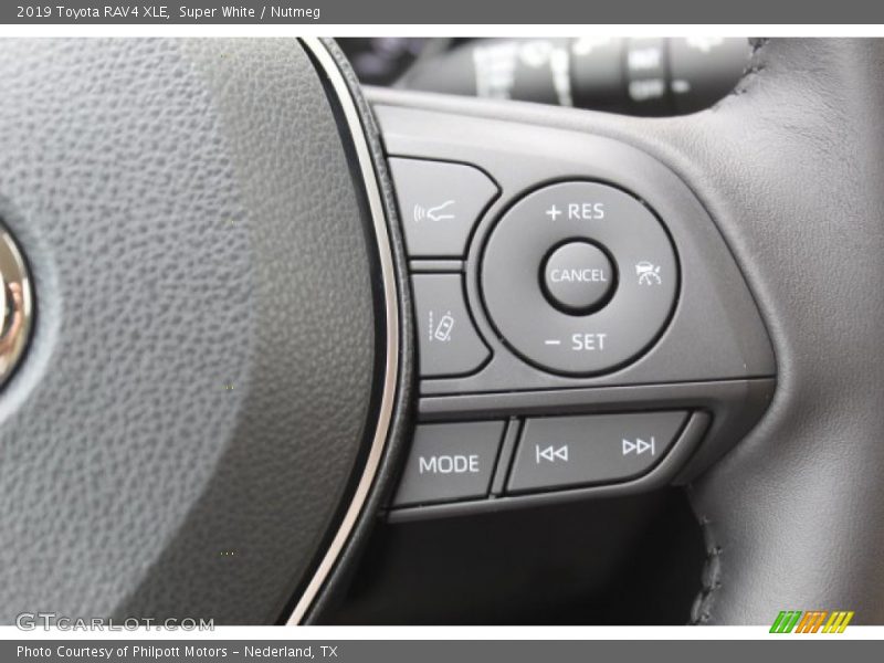 Super White / Nutmeg 2019 Toyota RAV4 XLE