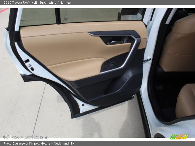 Super White / Nutmeg 2019 Toyota RAV4 XLE