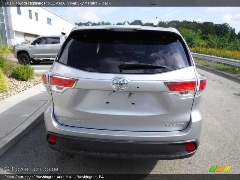 Silver Sky Metallic / Black 2016 Toyota Highlander XLE AWD