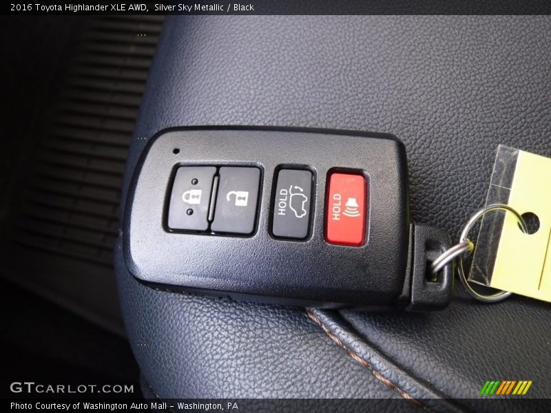Silver Sky Metallic / Black 2016 Toyota Highlander XLE AWD