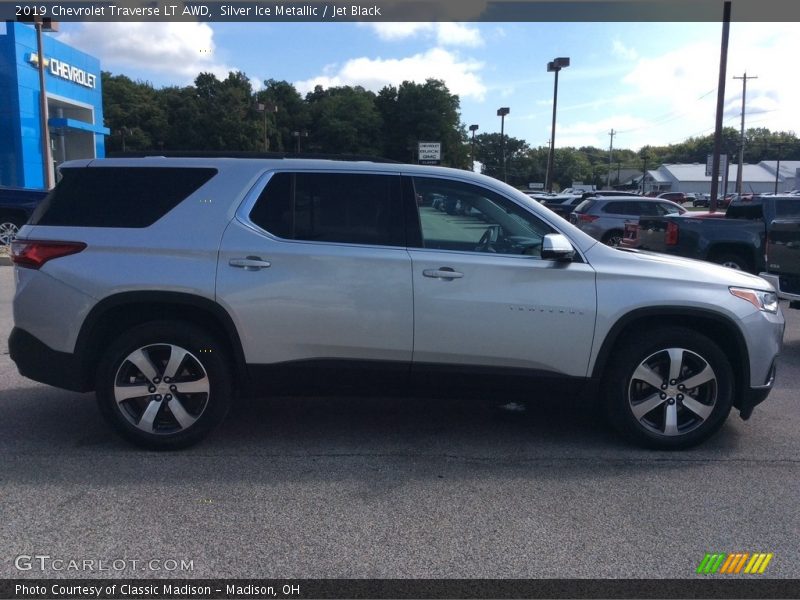 Silver Ice Metallic / Jet Black 2019 Chevrolet Traverse LT AWD