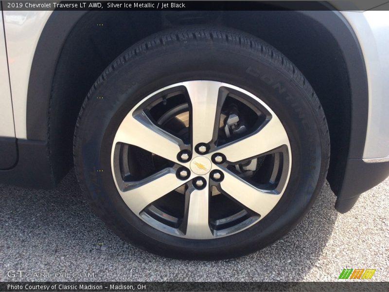 Silver Ice Metallic / Jet Black 2019 Chevrolet Traverse LT AWD