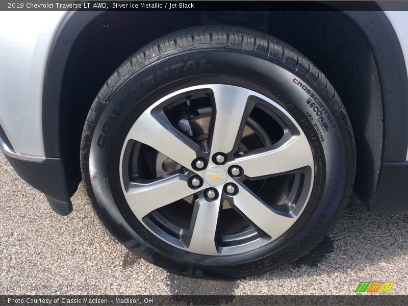 Silver Ice Metallic / Jet Black 2019 Chevrolet Traverse LT AWD