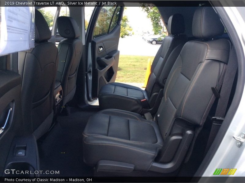 Silver Ice Metallic / Jet Black 2019 Chevrolet Traverse LT AWD