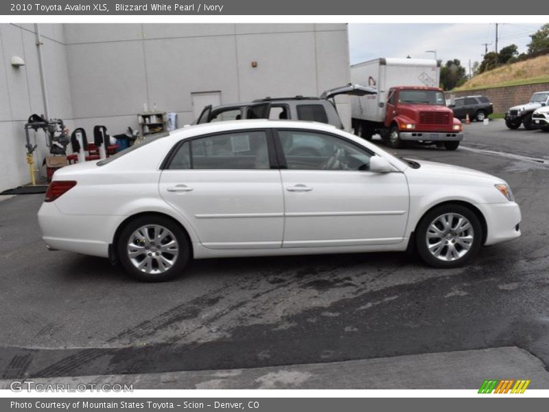 Blizzard White Pearl / Ivory 2010 Toyota Avalon XLS