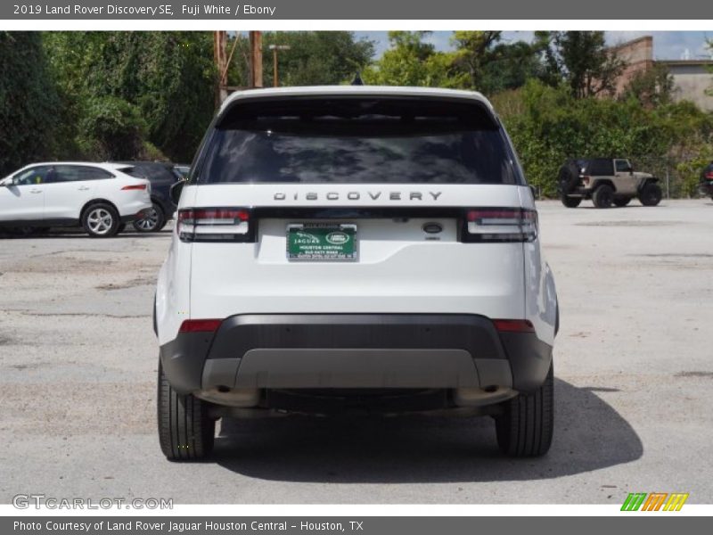 Fuji White / Ebony 2019 Land Rover Discovery SE